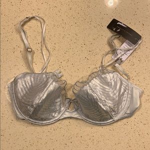 NWT Josie Natori Lt. Silver Underwire Bra